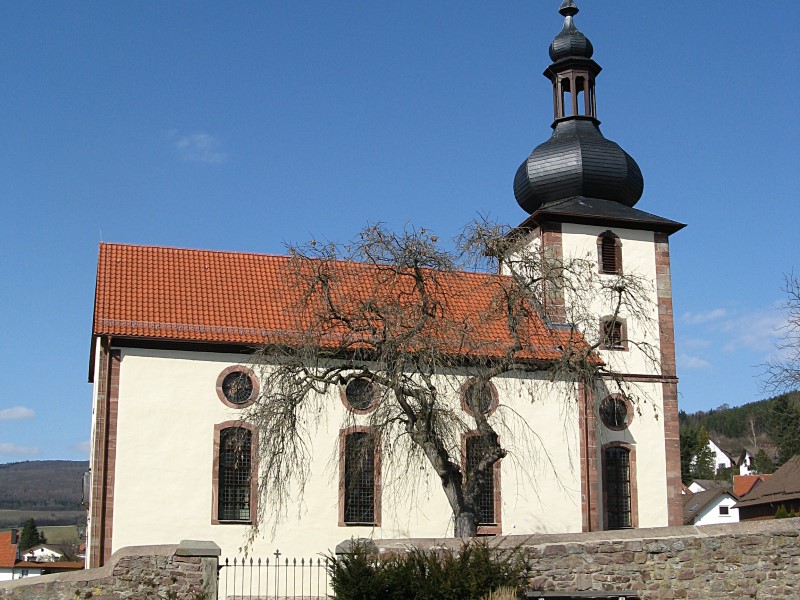 Tann - Ansicht der St. Nikolaus-Kirche, der Friedhofskirche aus dem 16. Jahrhundert