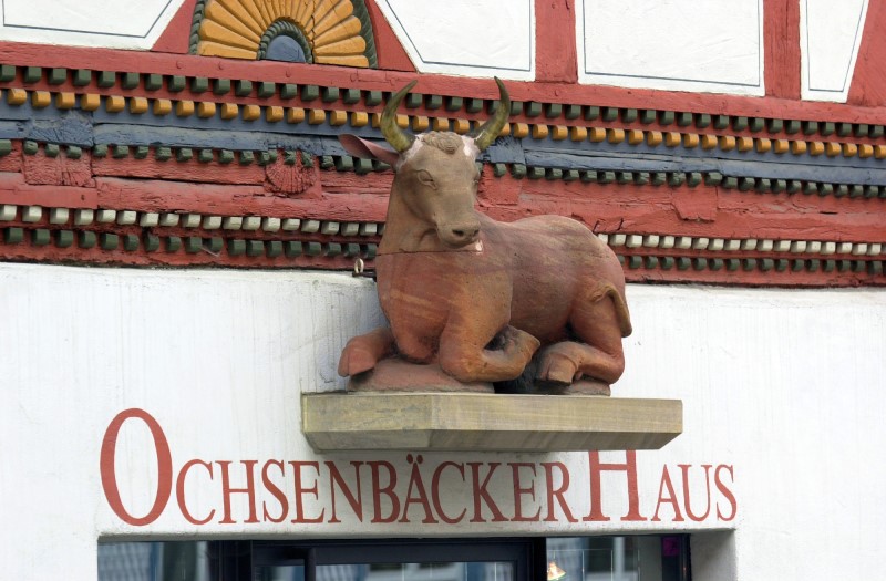 Tann - Das Ochsenrelief über der Tür des Ochsenbäckerhauses