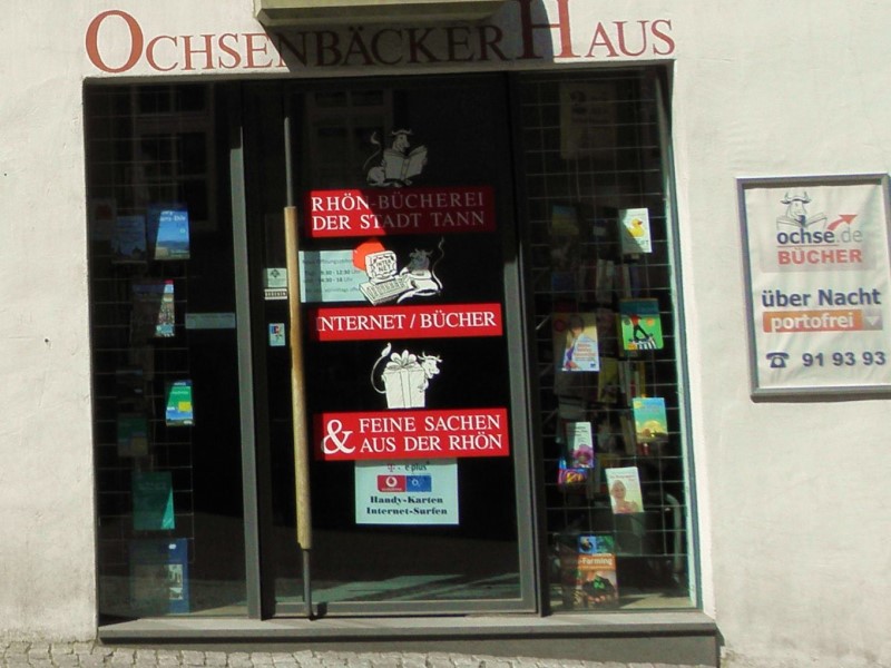 Tann - Eingangstür der Buchhandlung im Ochsenbäckerhaus